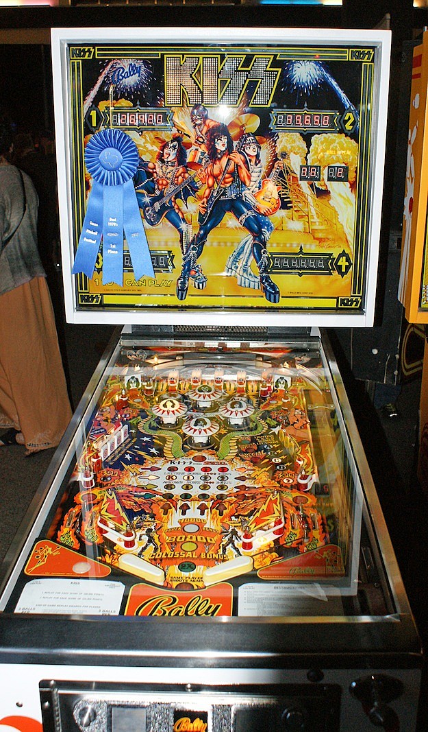 Kiss Kiss pinbal texas pinball festival