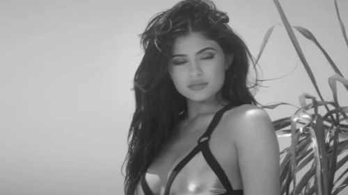 20 Bikini-Clad Kylie Jenner GIFs to Show Off Her Rockin Body